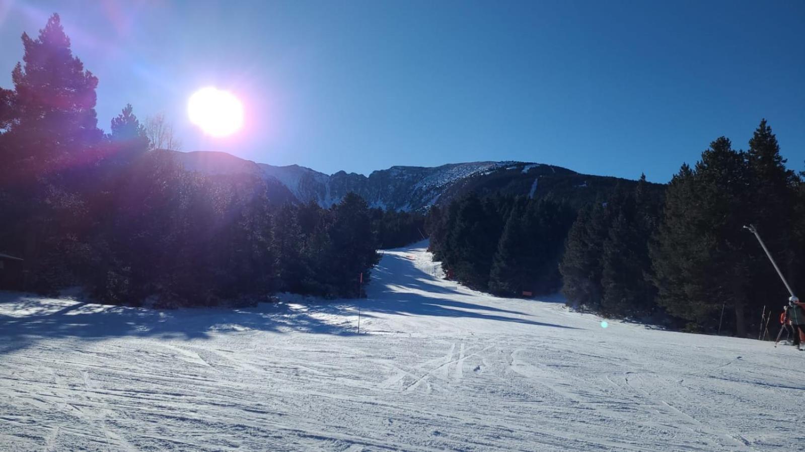 Decouverte De La Vallee D'Eyne Et Des Bains De Llo ภายนอก รูปภาพ